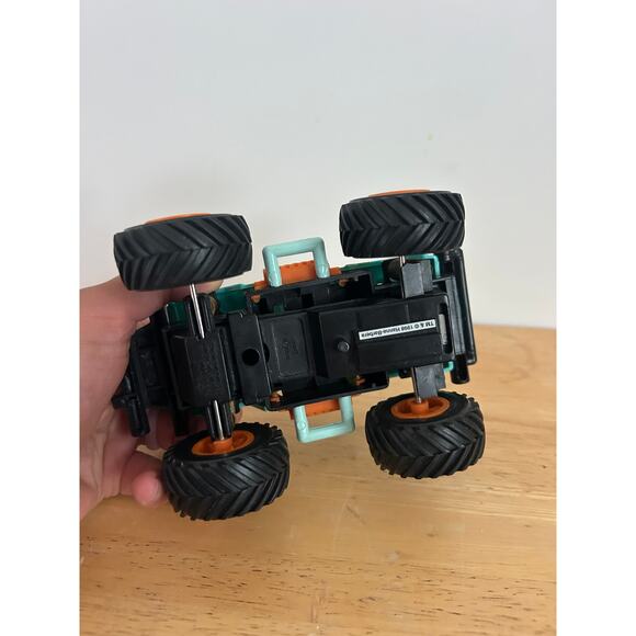 Vintage Scooby-Doo 1999 On Ski Vacation Friction Powered Car - Picture 4 of 9